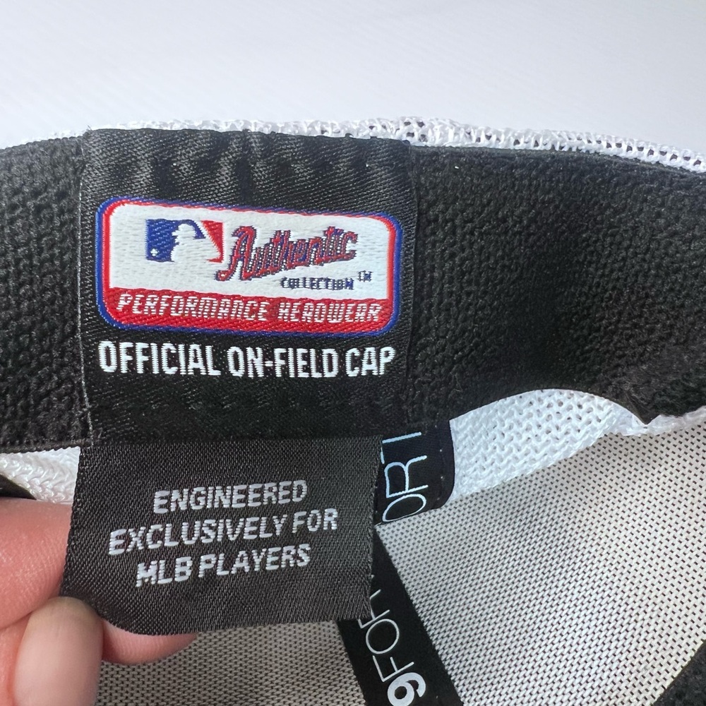 New Era MN Twins 2019 Division Champs Official on-field cap - Picture 2 of 7
